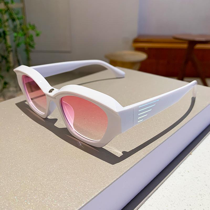 Vintage Fashion Small Frame Cat Eye Sunglasses Women For Men Trend Pink Sun Glasses Punk Luxury Brand Designer Retro Sexy Shades
