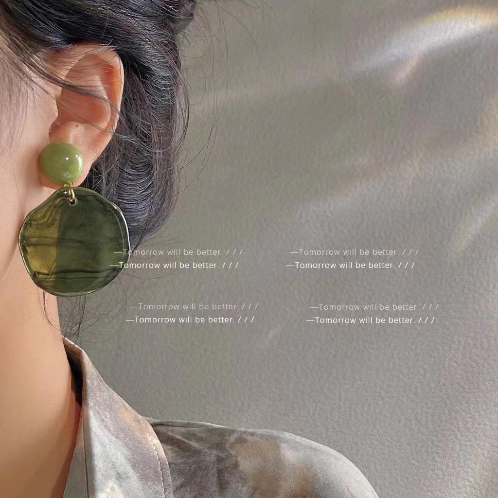 Boucles d'oreilles à clous exagérées Ombré Vert Olive Rétro Hong Kong: Design Tendance et Unique 2024