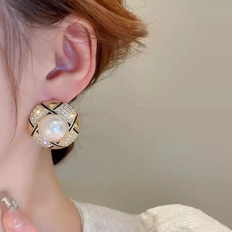 Best Gifts Round Stone Gold Stud Earrings for Women