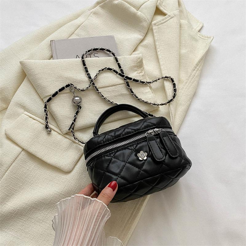 Rhombus embroidery thread fashion mini small bag women's handbag 2025 summer new Internet celebrity shoulder messenger mouth red envelope