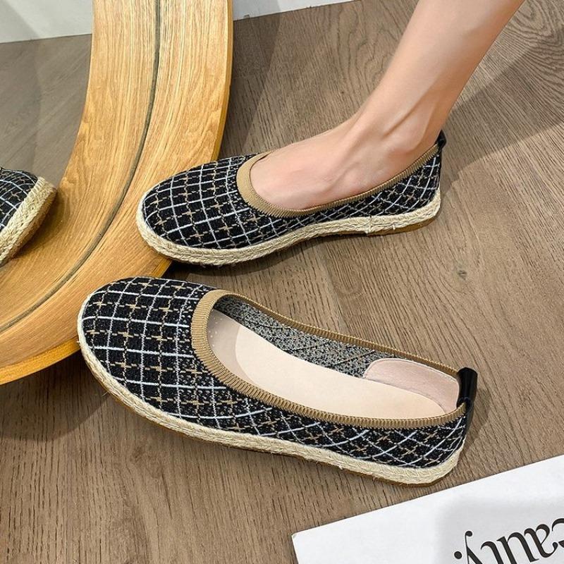 Autumn New Large-size Fly-woven One-pedal Round-head Single Shoes Breathable Women's Casual Knitted Shoes