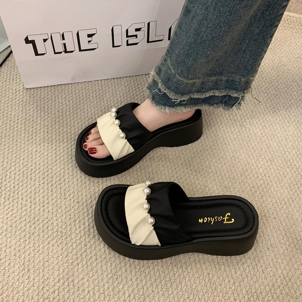 Slippers Women's Summer Wear 2025 New Fashion Thick-bottomed Muffin Sandals Internet Celebrity Super Fire Beach Folds