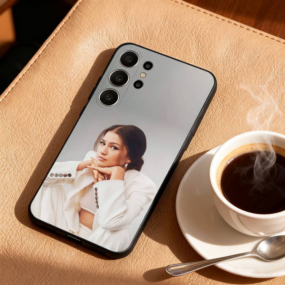 Z-Zendaya Handyhülle Für Samsung S26,S25,24,23,22,30,21,10,9,Ultra,Plus,Lite,FE Weiche Schwarze Hülle