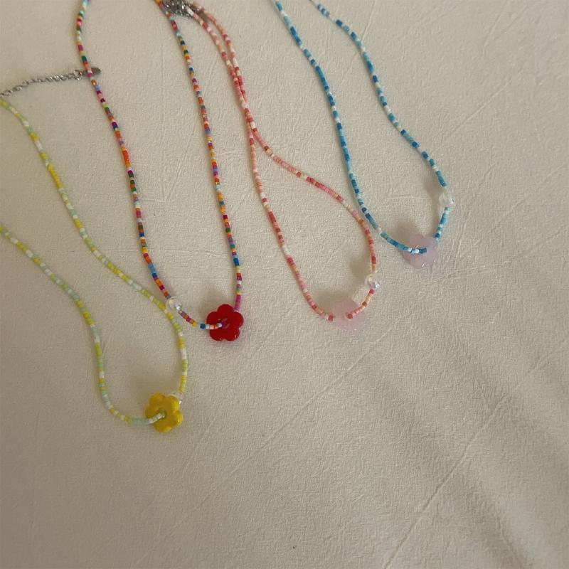 Resin Flower Pendant Necklace Crystal Bead Choker Sweet Dopamine Clavicle Chain Choker Jewelry for Women Girl Teen