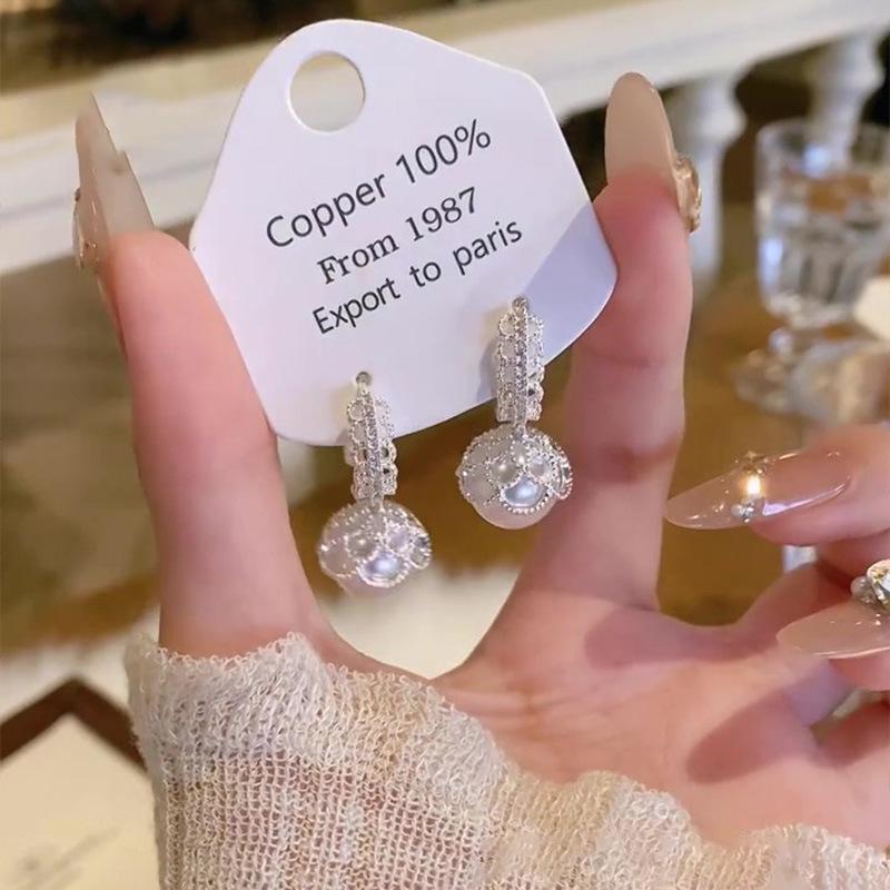 Gold-Plated Zircon Pearl Lace Earrings: French Retro, Versatile, and Luxurious Accessory for Women.