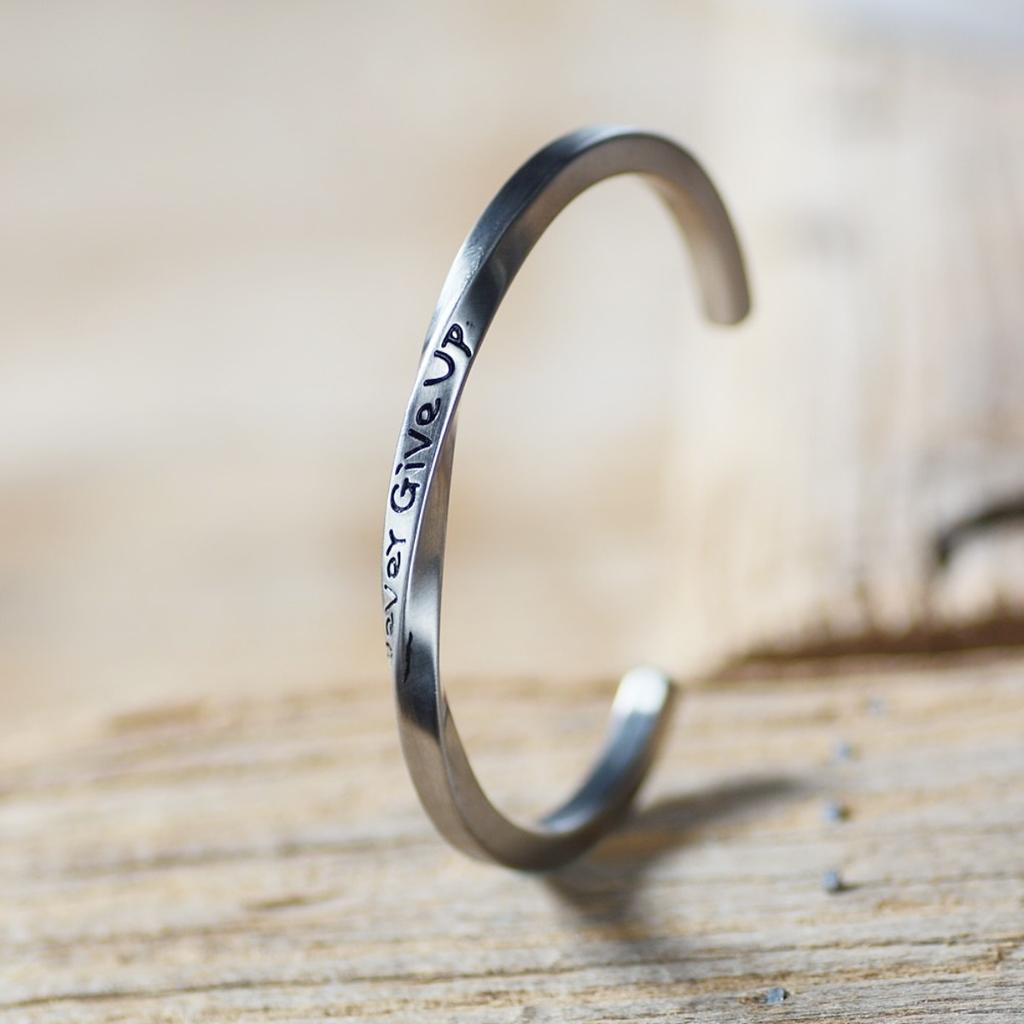 New Arrival “Never Give Up” Engraved Letter Twist Open Bangle Men Women Vintage Cuff Bracelets Bangle Jewelry