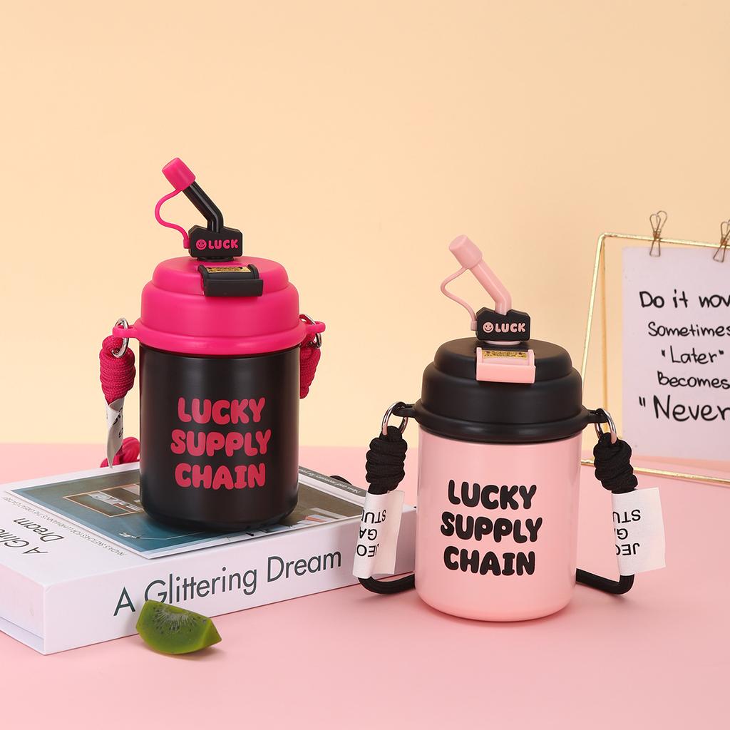 Nowy kreatywny kubek do kawy ze słomką dla dziewcząt, który będzie nosił ze sobą kubek ze słomką ze sznurka o dużej pojemności, podwójny kubek próżniowy do picia