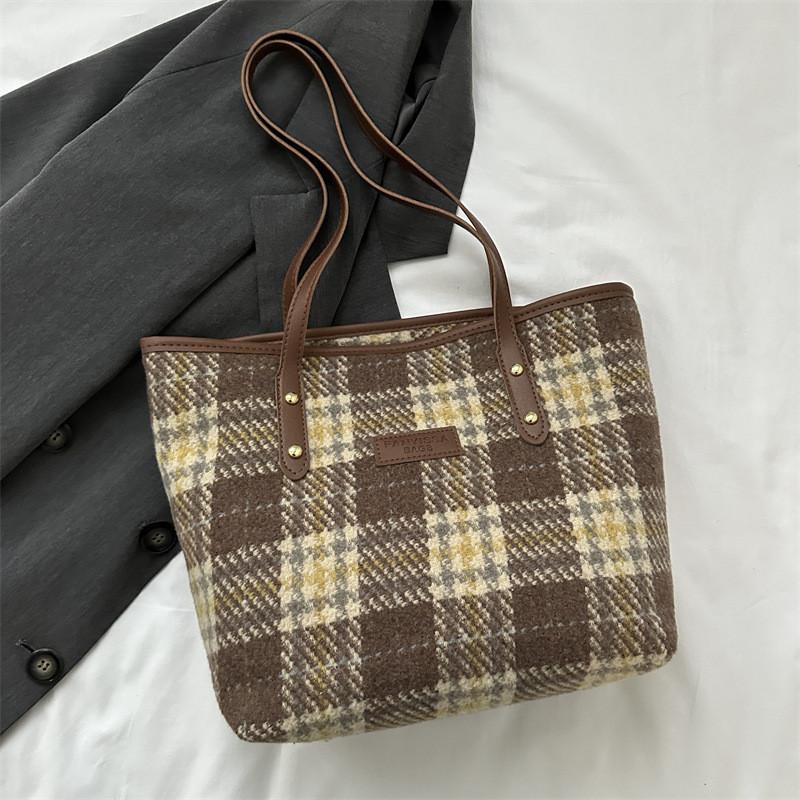 Chic Black White Brown Large Tote Bag For Women With Trendy Street Style Design