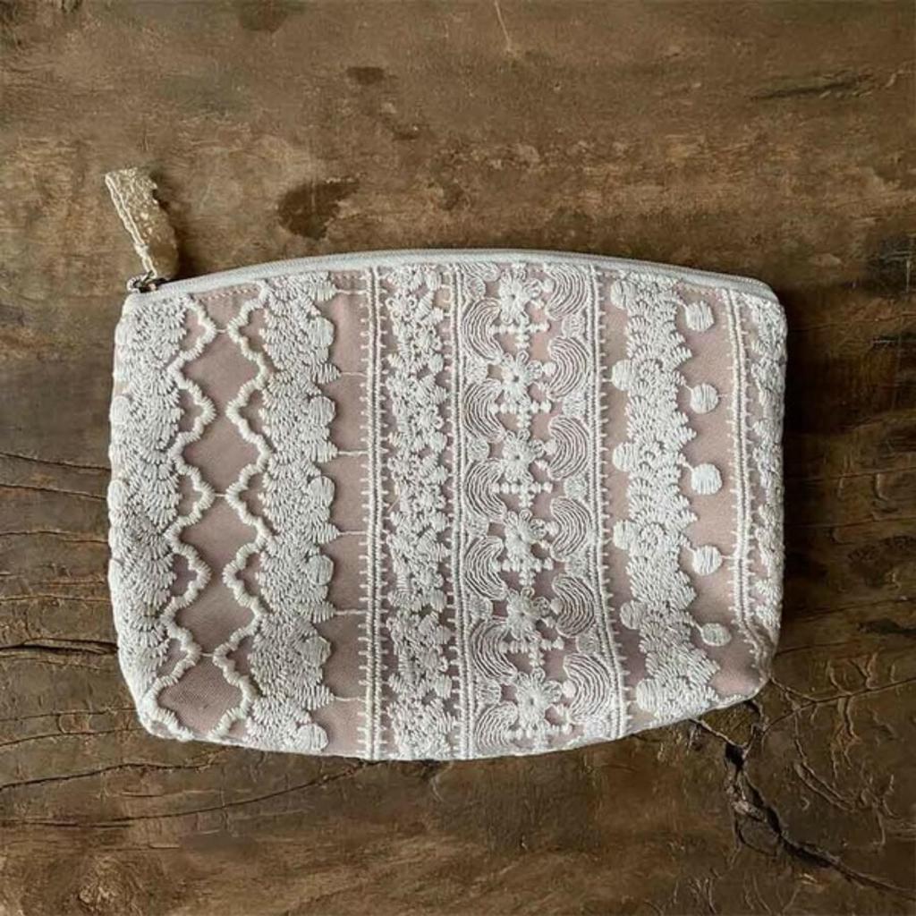 Vivienne 13 x 20 x 5 cm Clio Series Lace Embroidery Accessory Case WK2505A1 [Pouch Beige]