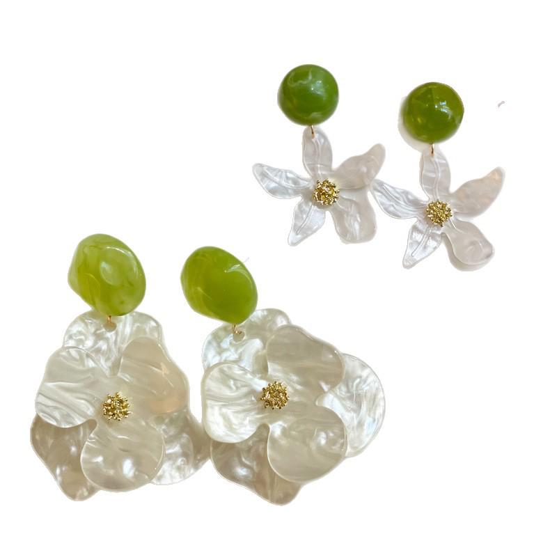 Gardenia Blossoms: Unique Chinese-Style Flower Stud Earrings for Women – Beautiful, Eye-Catching Spring/Summer Seaside Jewelry.