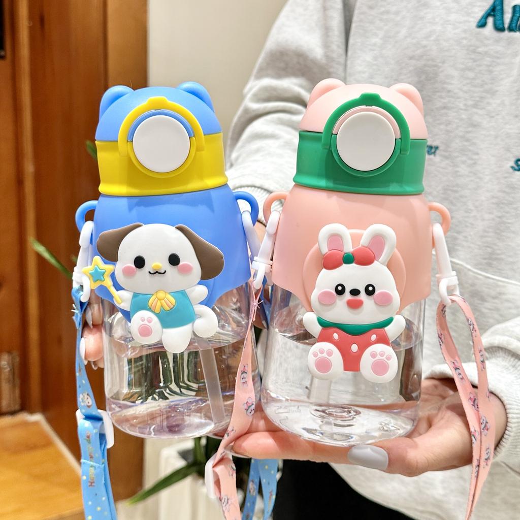600 ml Kawaii Sommer Kinder Wasserbecher Cartoon Fallsicherer Strohbecher Jungen und Kreise Gehen zur Schule Baby Wasserkocher Schülerflasche