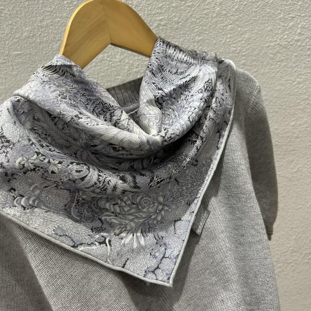 Double-Sided Silk Wool Scarf Women'S Autumn And Winter Silk Wool 70 Square Scarf Warm Dual-Purpose Women'S Versatile Temperament Air Conditioner Neck