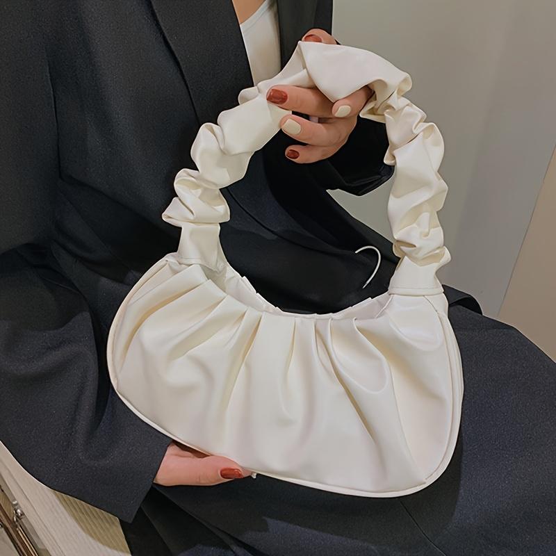 A Stylish Pleated Cloud Bag Designed for Women, Perfect for The Shoulder Or As an Armpit Bag, Featuring a Trendy And Versatile Design.