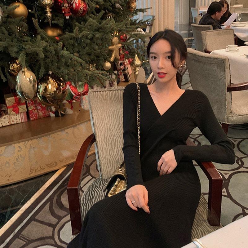 Niche Design Sense V-neck Red Knitted Dress Autumn and Winter New Temperament Sweater Skirt Annual Meeting Dress Skirt