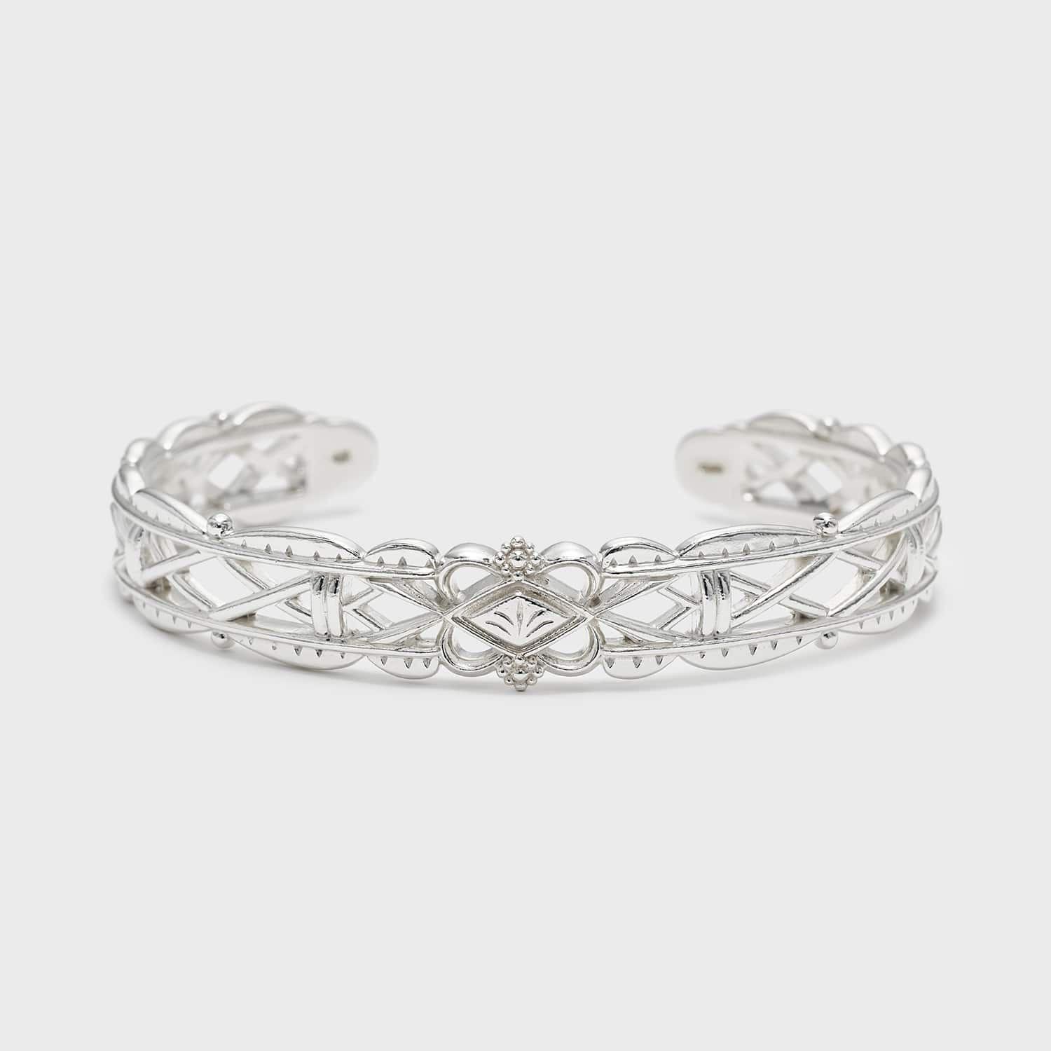 

Ювелирная фабрика Dunli, оптовая продажа, 23 летние новинки, маленький и минималистичный полый браслет из медного материала Adjustable size