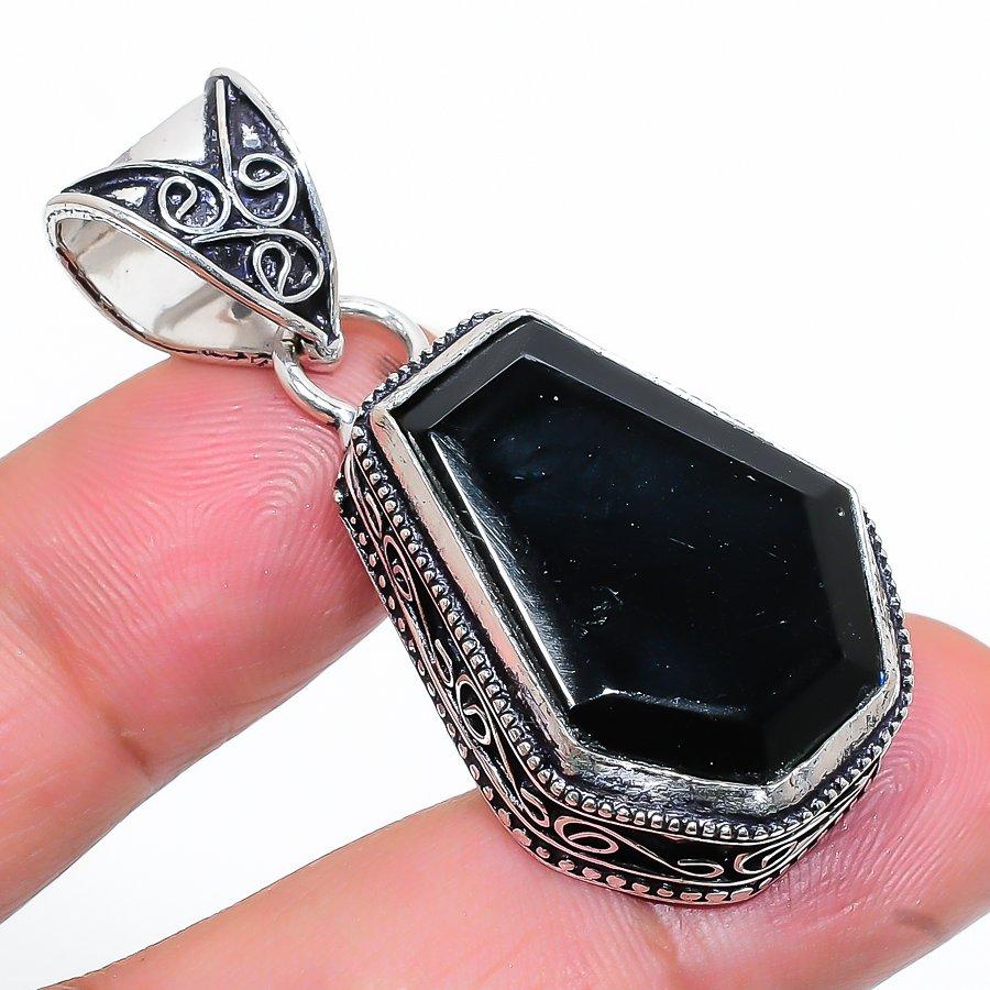 

Coffin Black Spinel Gemstone Handmade Ethnic Jewelry Pendant 1.77 VR-3105