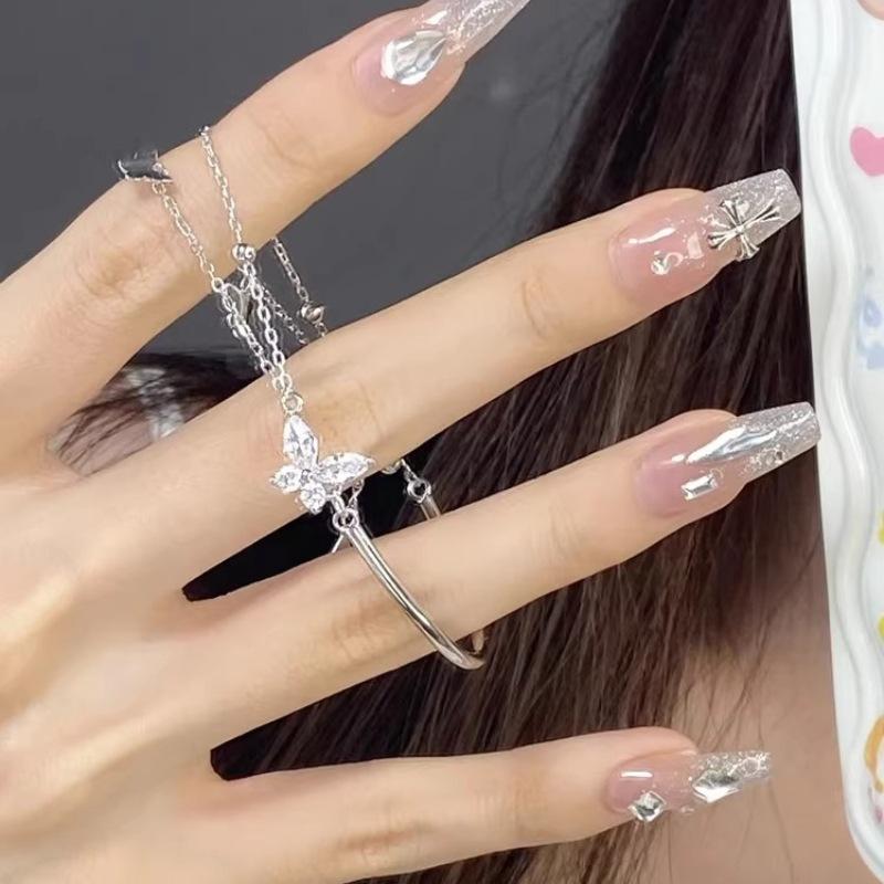 Neues Schmetterlingsarmband für Damen, luxuriöses Nischendesign, exquisites versilbertes Armband, Geschenk zum Geburtstag der Freundin, Qixi