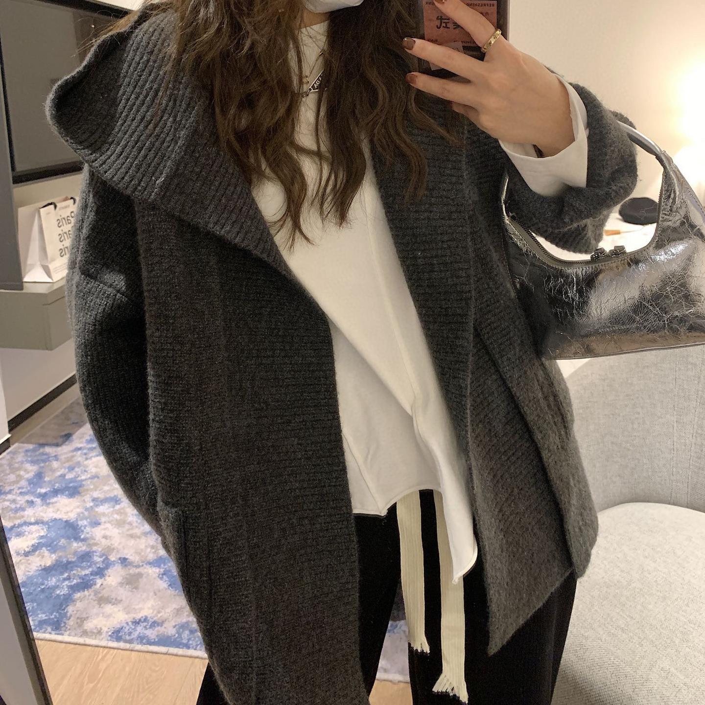 

Женская куртка-свитер с V-образным вырезом, свободного кроя, большого размера, в стиле ретро, простого силуэта с карманами, с капюшоном, женская, осенняя, универсальная 49-35 (average size) серый