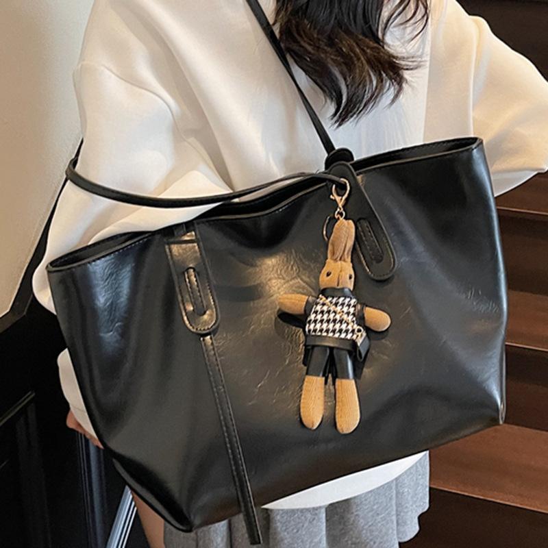 High-value large-capacity bag women's 2025 new trendy portable autumn fashion tote commuting class shoulder bag