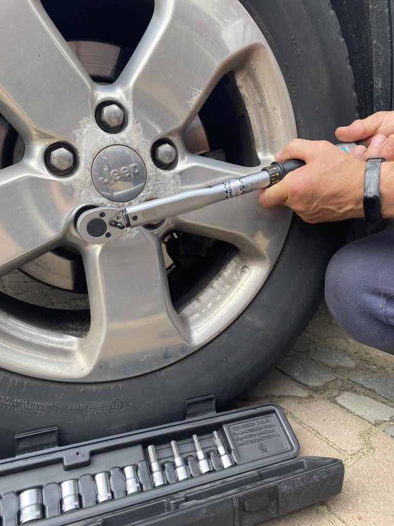Torque Wrench 3/8"", 20 - 110 Nm + Sockets