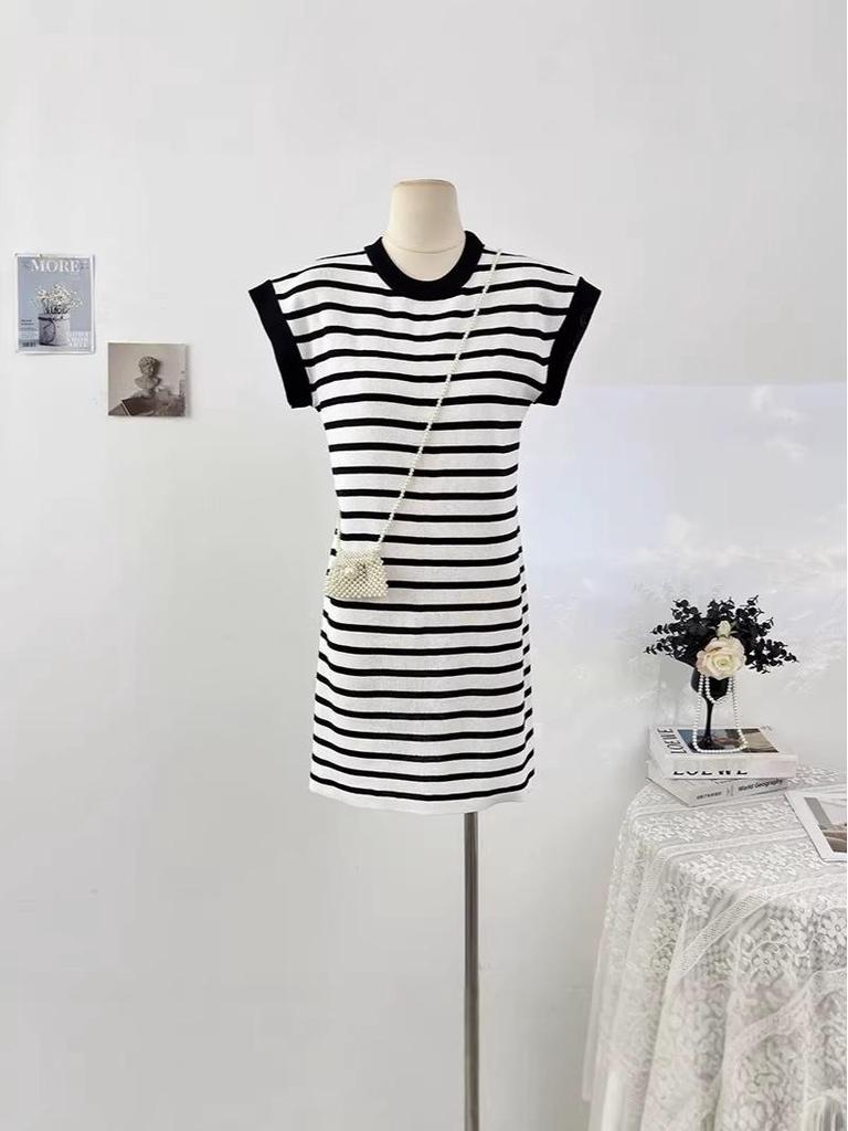 Korean Color Block Striped Round Neck Bodycon Dress - Women's Casual Slim Fit, Spring/Summer 2026