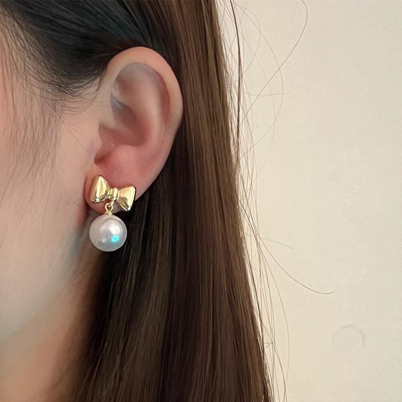 Pearl Earrings Women's High-end Earrings Ear Jewelry High-end Stud Earrings Niche Design Light Luxury