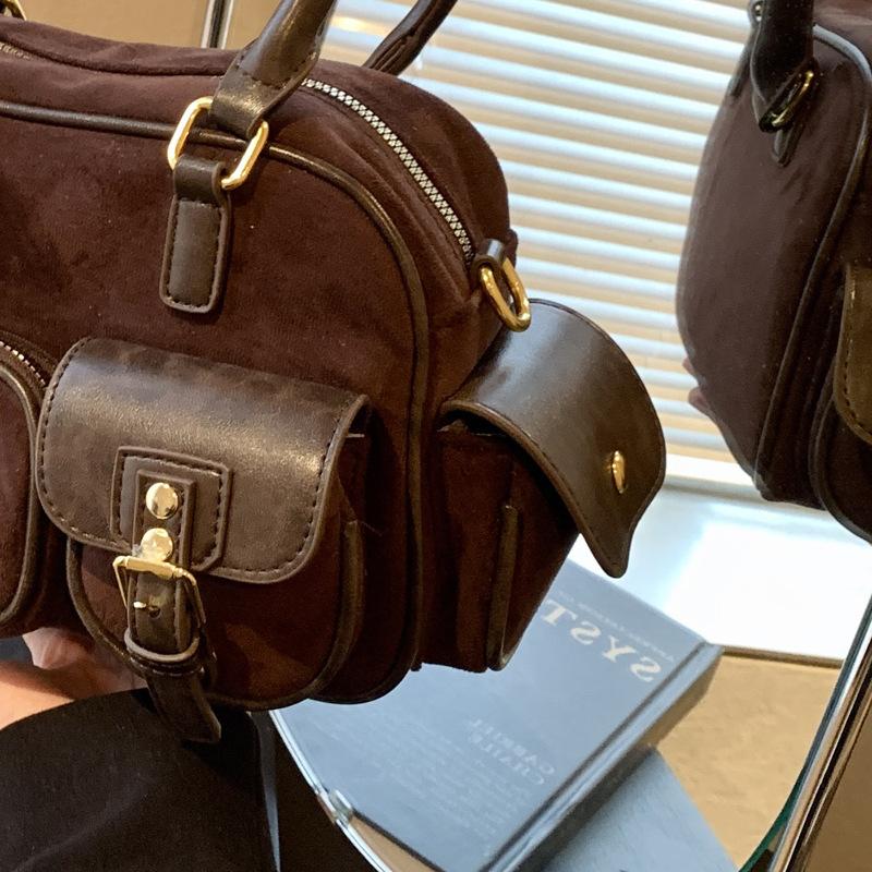 

This year s popular bag women s large-capacity 2025 new autumn and winter versatile matte messenger bag portable commuter tote bag темно-коричневого