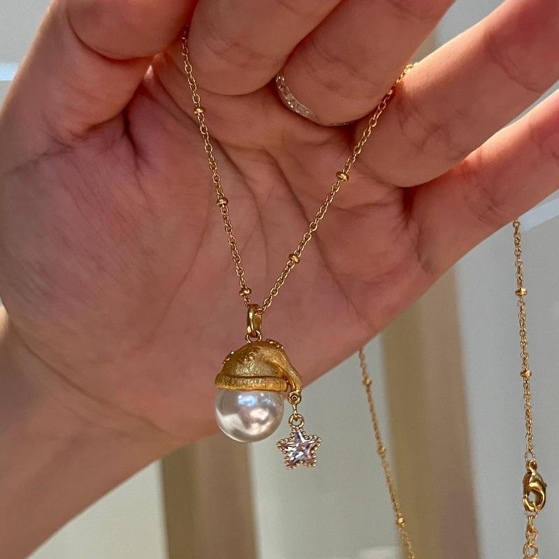 French Light Luxury Retro Brushed Pearl Christmas Hat Star Necklace Niche Exquisite Celebrity Style High Sense Collarbone Chain