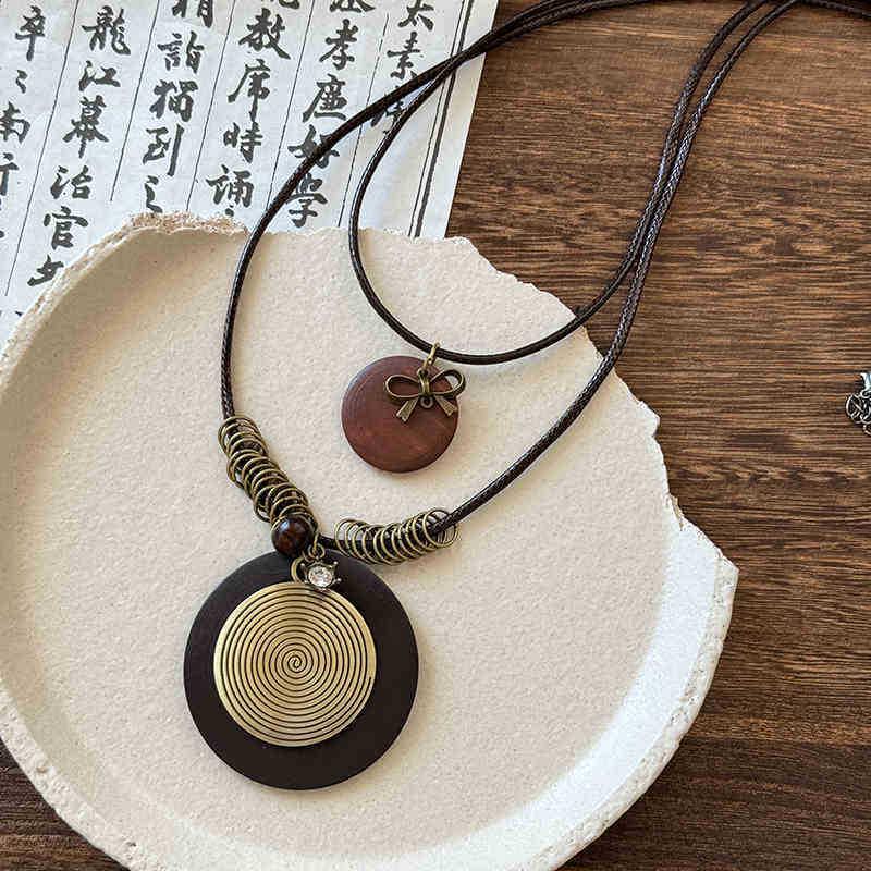 Retro Chinese Leather Star Tassel Feather Necklace - Women's Clavicle Chain