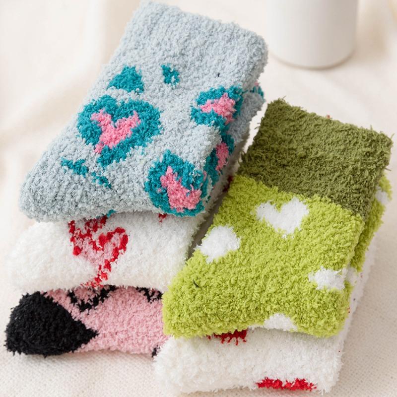 Autumn and Winter Coral Fleece Floor Socks for Girls, Cute Half-fleece Heart-shaped Sleep Postpartum Socks, Winter Thickened Warm Mid-calf Socks