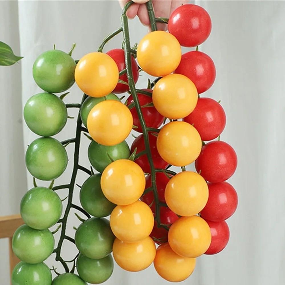 Lebensechte künstliche Tomatenkette Schaumstoff Fruchtrequisiten Restaurant-Auslage
