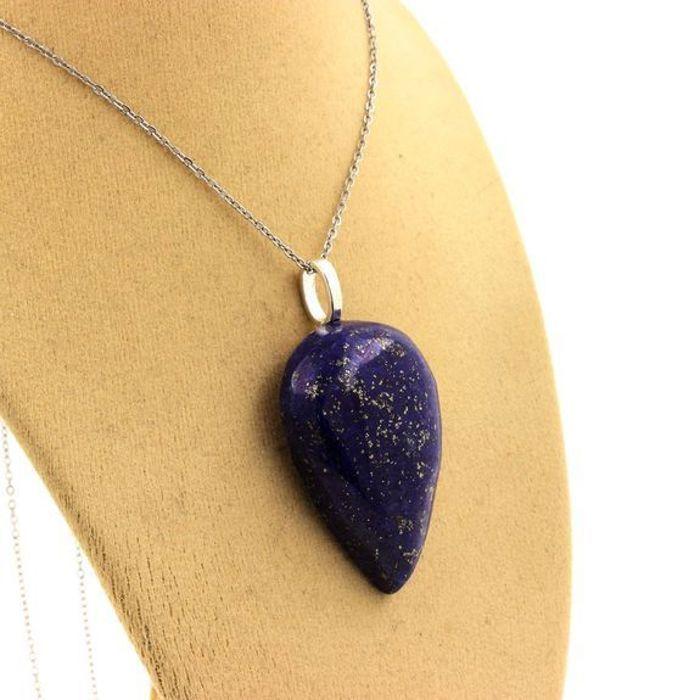 Pierres et Minéraux. Collier Lapis Lazuli. 64.77 ct. Forme poire..