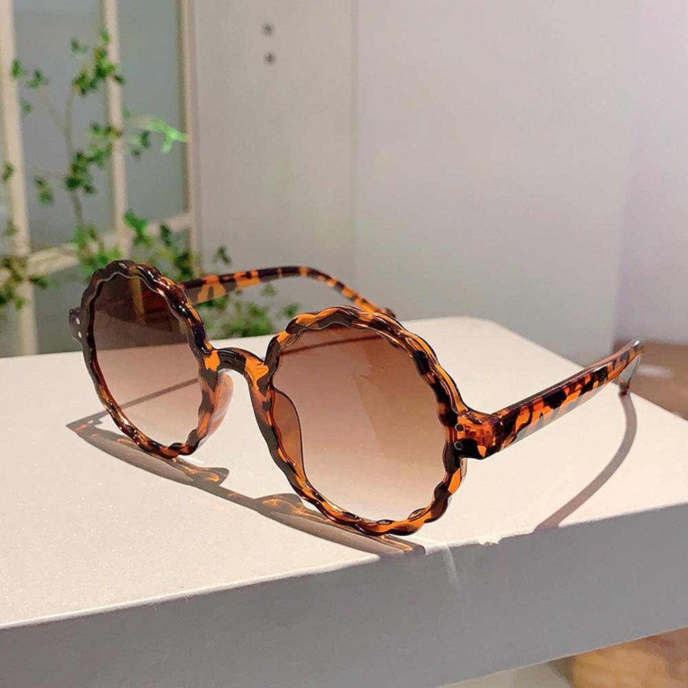 Fashion Vintage Round Sunglasses Women Men Small Frame Flower Sunshade Glasses Female Vacation Travel Beach Decor Glasses Props