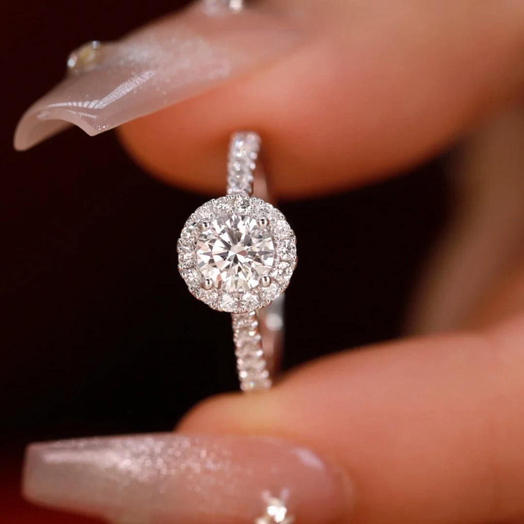 1 Carat Moissanite Princess Cut Ring for Women PT950 Platinum round Bag Plump Design Luxury Party Focus Engagement Band 4.25