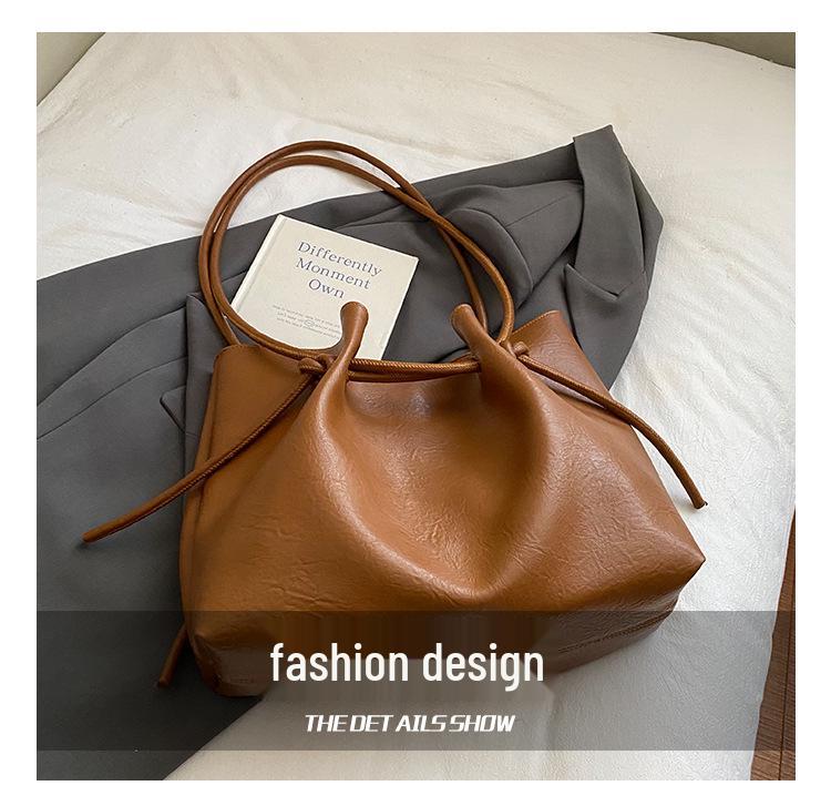 High-End Women's Large Capacity Textured Crossbody Drawstring Shoulder Bag for Casual Outdoor Use