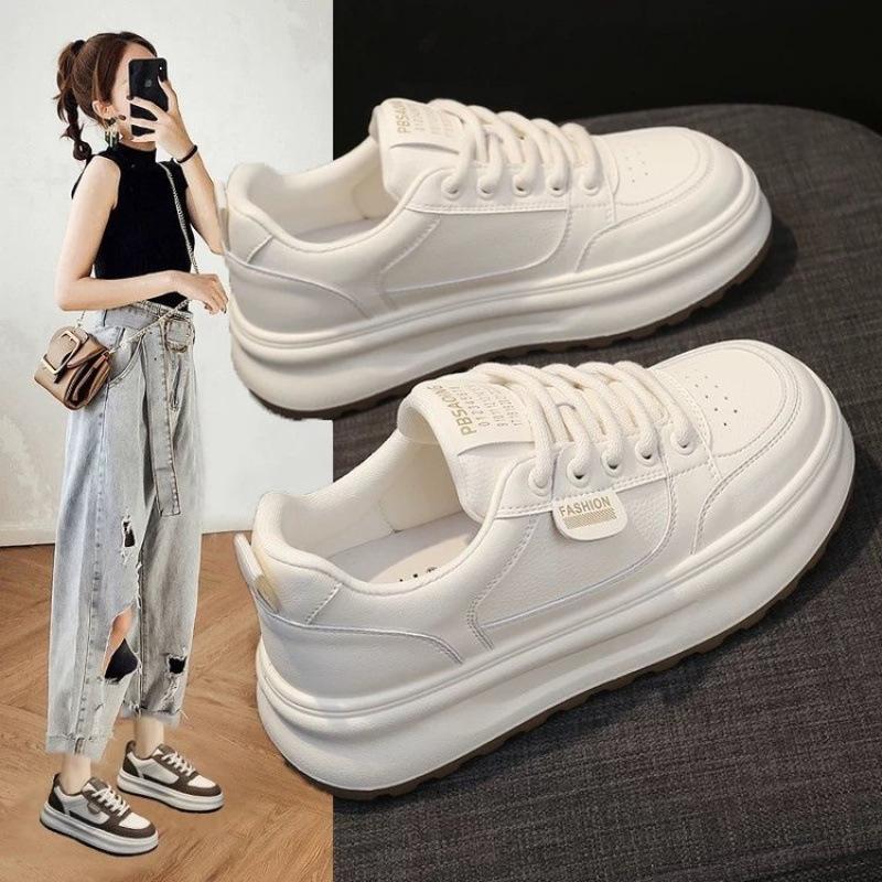 Zapatillas blancas pequeñas de 4 colores para mujer primavera 2025 nuevo versátil casual cuero panel zapatos nicho realzando plataforma zapatos individuales