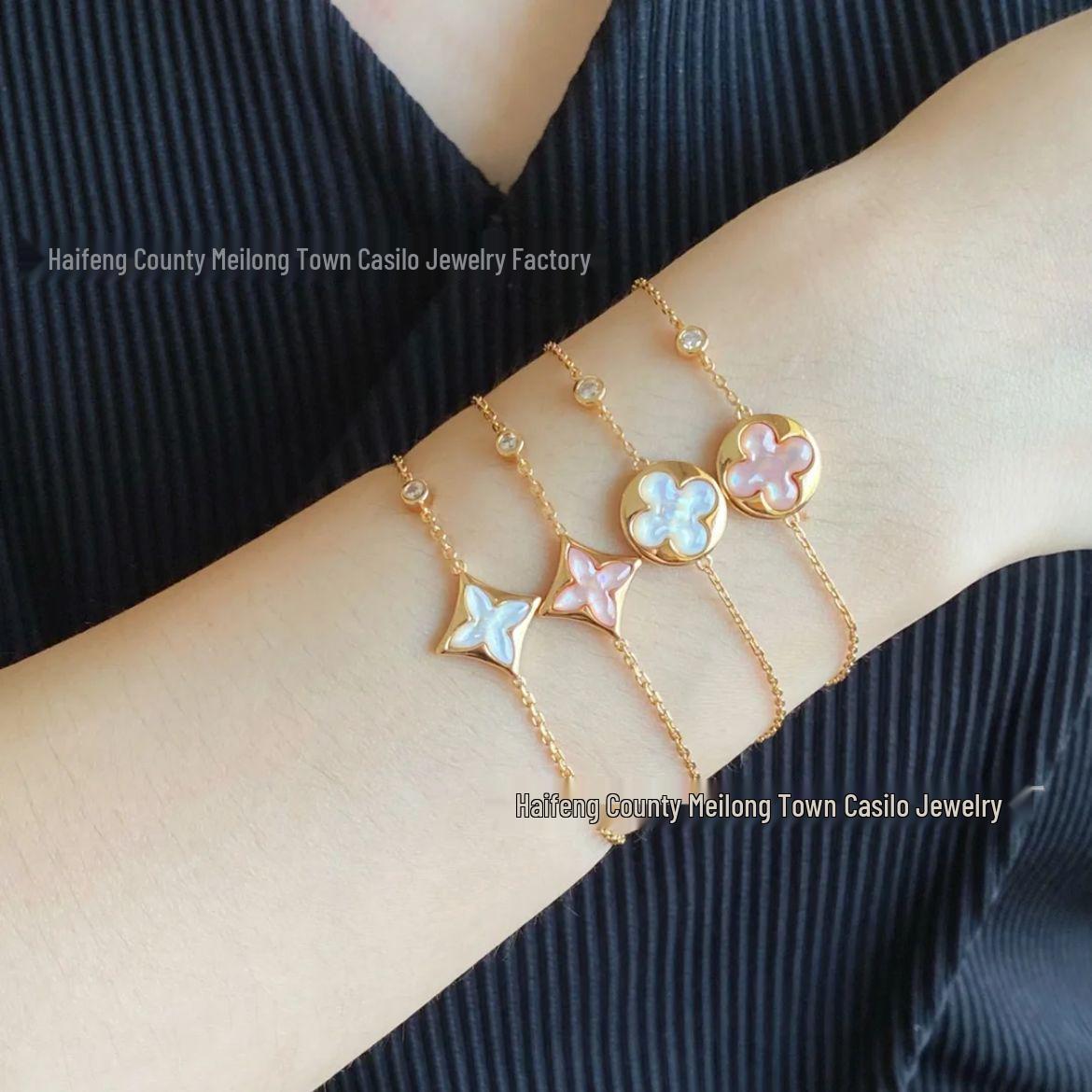 

Premium Diamond Flower Round Pendant Necklace: Women s Versatile Inlaid Diamond Clavicle Chain with White or Pink Shell.