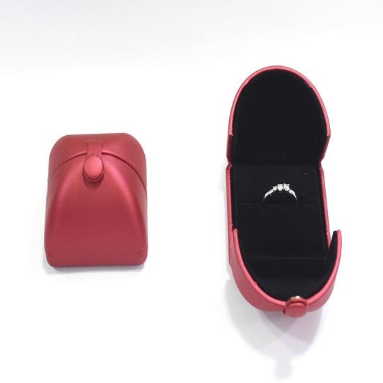 Dřevěná LED krabička na šperky 7,6 cm na prsten