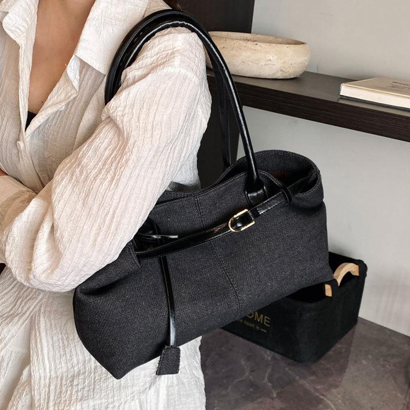 2025 neue modische europäische und amerikanische lässige Stil kontrastierende Farben Achsel Tragetasche Damen große Kapazität vielseitige High-End Schultertasche