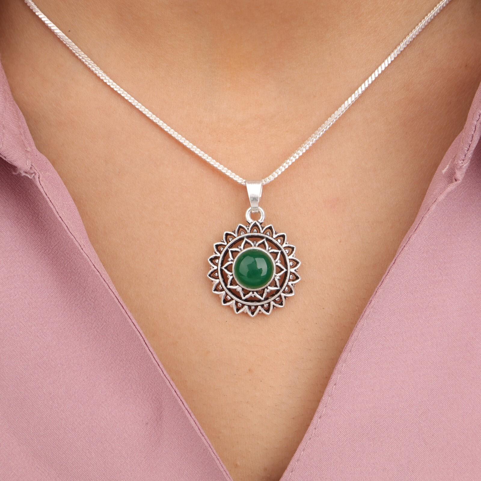 

Green Onyx Gemstone 925 Sterling Silver Jewelry Handmade Designer Pendant 1.14 CP-30-22