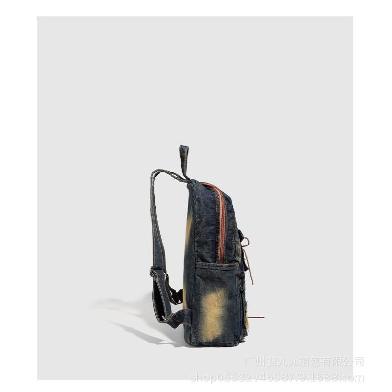 Retro-Rucksack aus wassergewaschenem Denim mit einem Nischendesign, mit einer Schleife und einem großen Fassungsvermögen für den Arbeitsweg.
