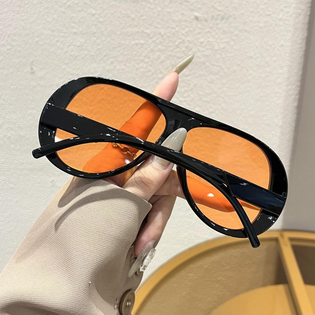 Stylish Oversized Sunglasses for Women, European and American Retro Style, Slimming, UV Protection, Strong Light Protection for Men.