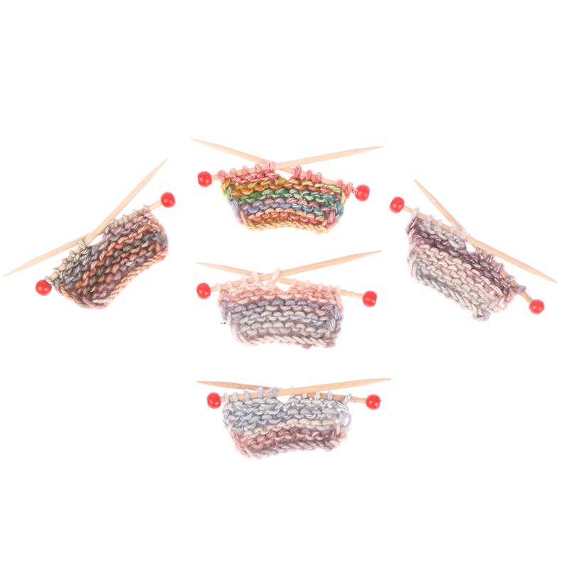 1/12 Miniature Dollhouse Simulation Thick Knitted Sweater Model Diy Accessories Decorative Ornament