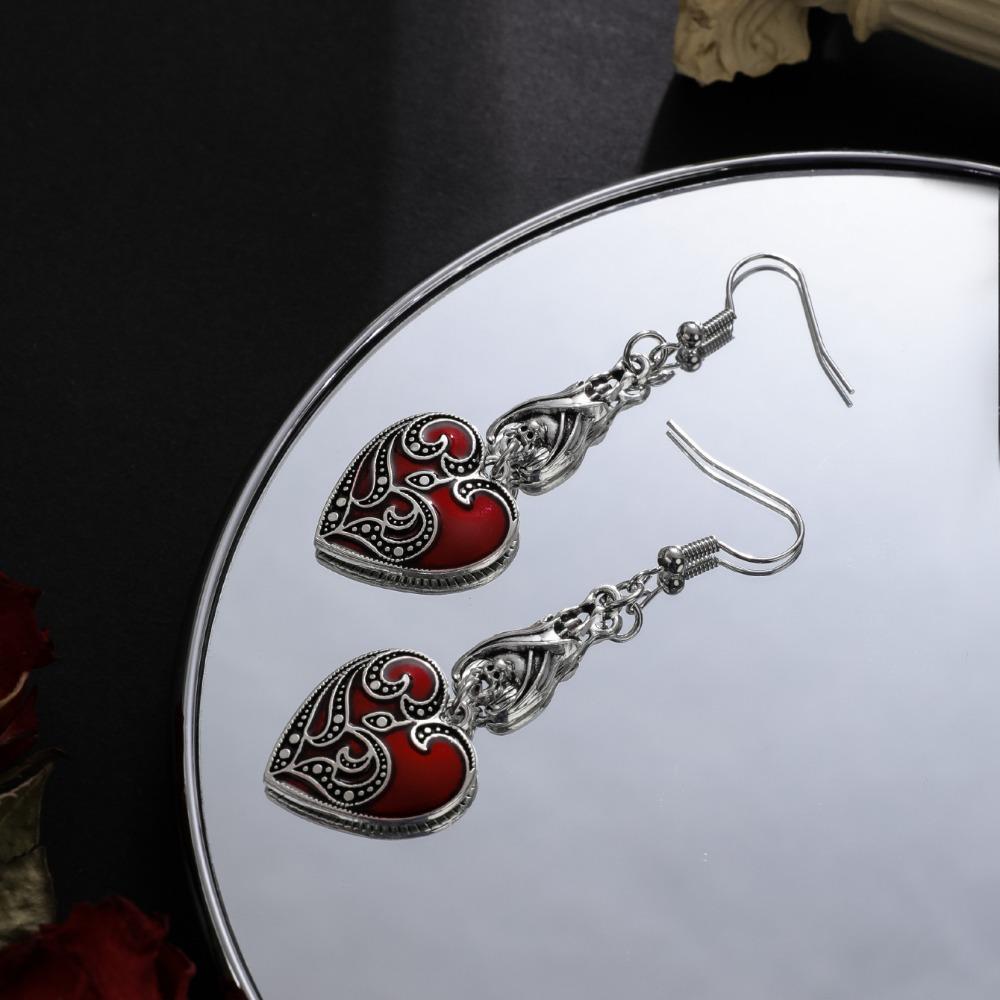 Retro Personality Wine Red Heart Bat Pendant Dangle Earrings for Women Hallowmas Party Dark Gothic Punk Jewelry Accessories Gift