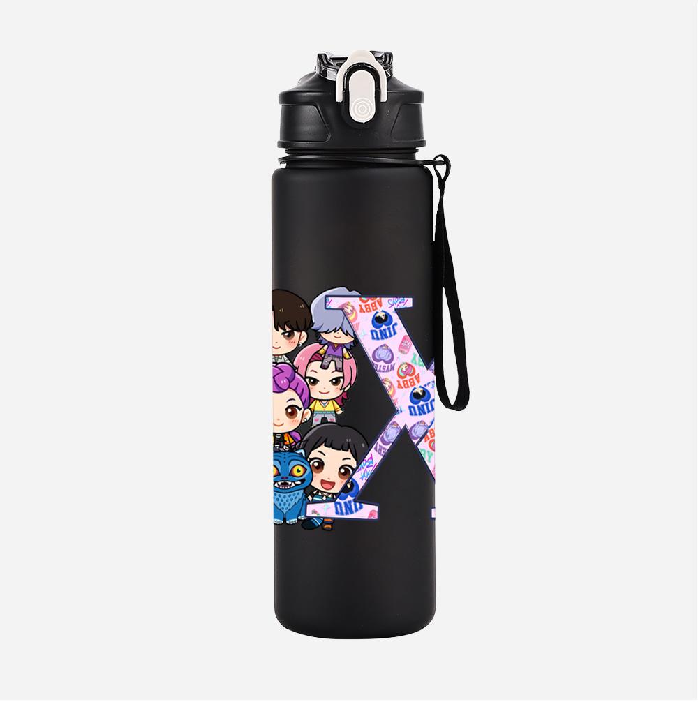 Borraccia da 750 ml 26 Lettere Inglesi K-Pop Demon Hunters Stampato Tazza da Bere di Grande Capacità Portatile per Sport all'Aperto Tazza da Acqua Regalo per Bambini