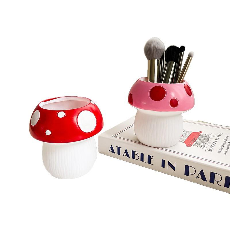 Caesar Desk Pen Holder: Character Figure Storage Ornament for Office and Makeup