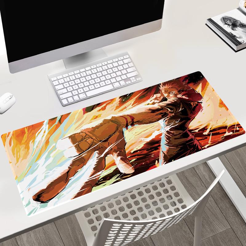 Tapis de bureau Jujutsu Kaisen 40x90x0.3CM avec les personnages Gojo, Yuji et Megumi.