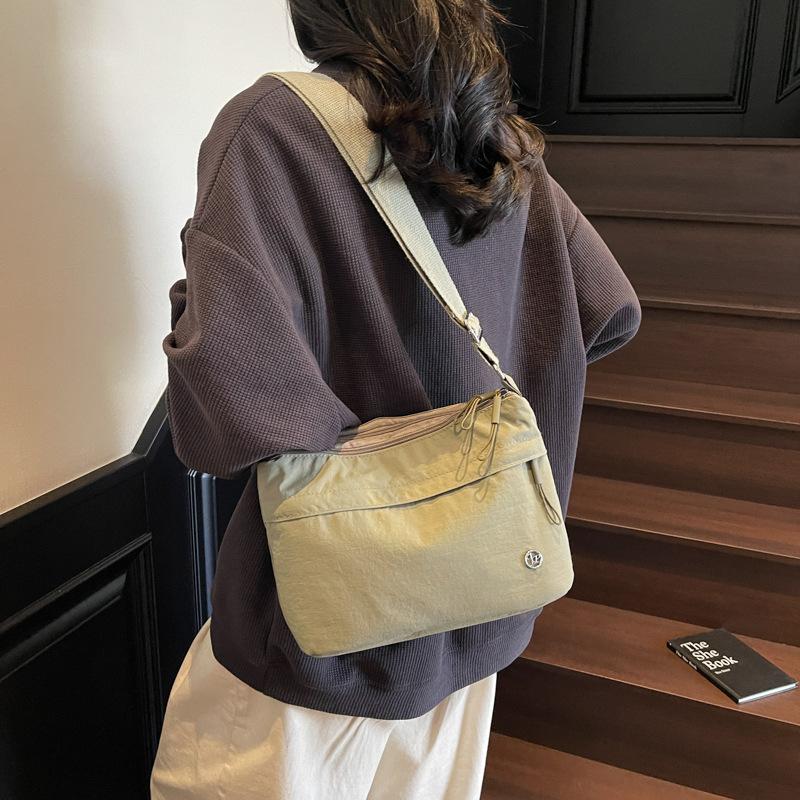 Crossbody bag women's casual large-capacity shoulder bag commuting versatile nylon women's bag lightweight travel small satchel