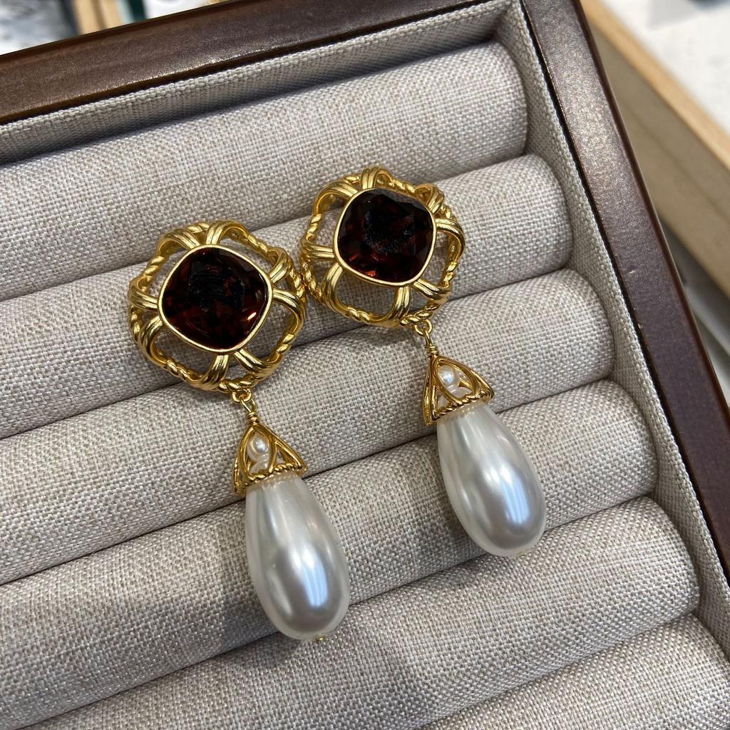 Medieval Vintage Flower Water Drop Earrings Light Luxury High Sense Retro Court Style Stud Earrings Temperament Earrings