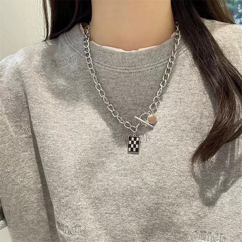Sweet Cool Ins Trendy Punk Hip Hop Square Black and White Checkerboard Necklace High Fashion Grid Pattern OT Buckle Collarbone Chain